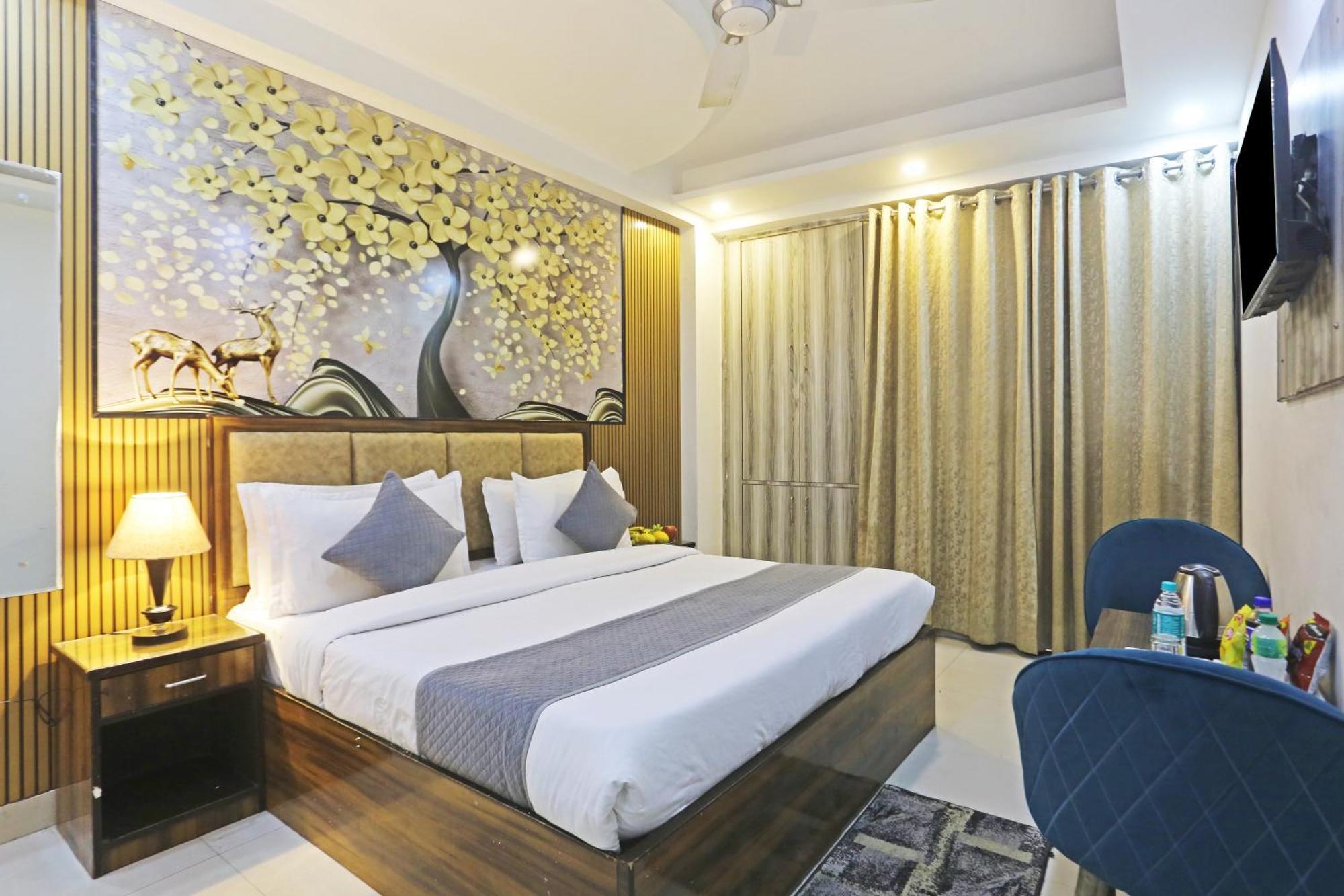 Lookout Delhi Igi Airport Hotel 4*