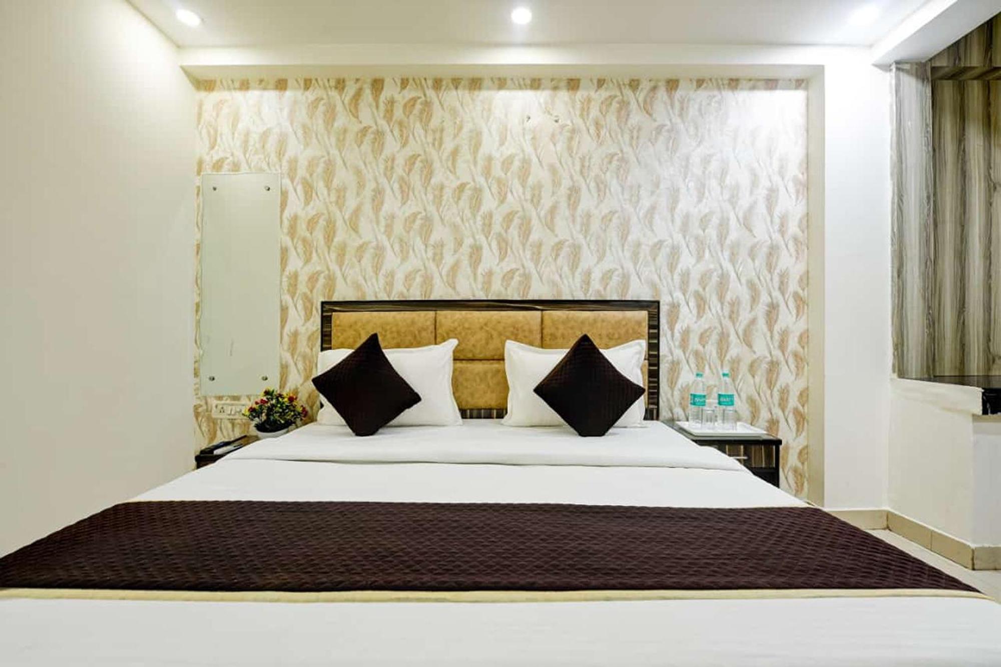 Hotel Lookout Delhi Igi Airport 4*
