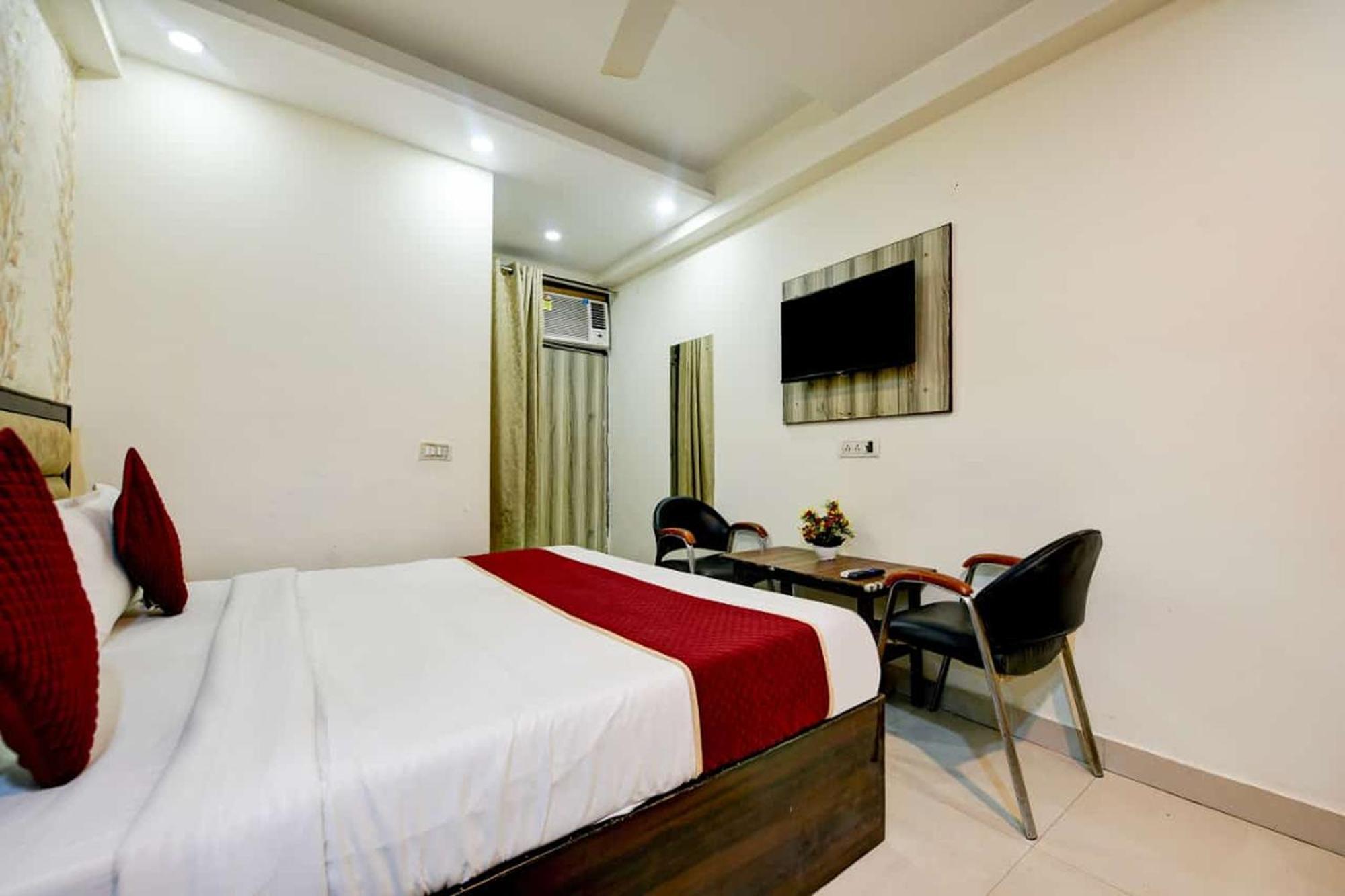 Lookout Delhi Igi Airport 4* New Delhi