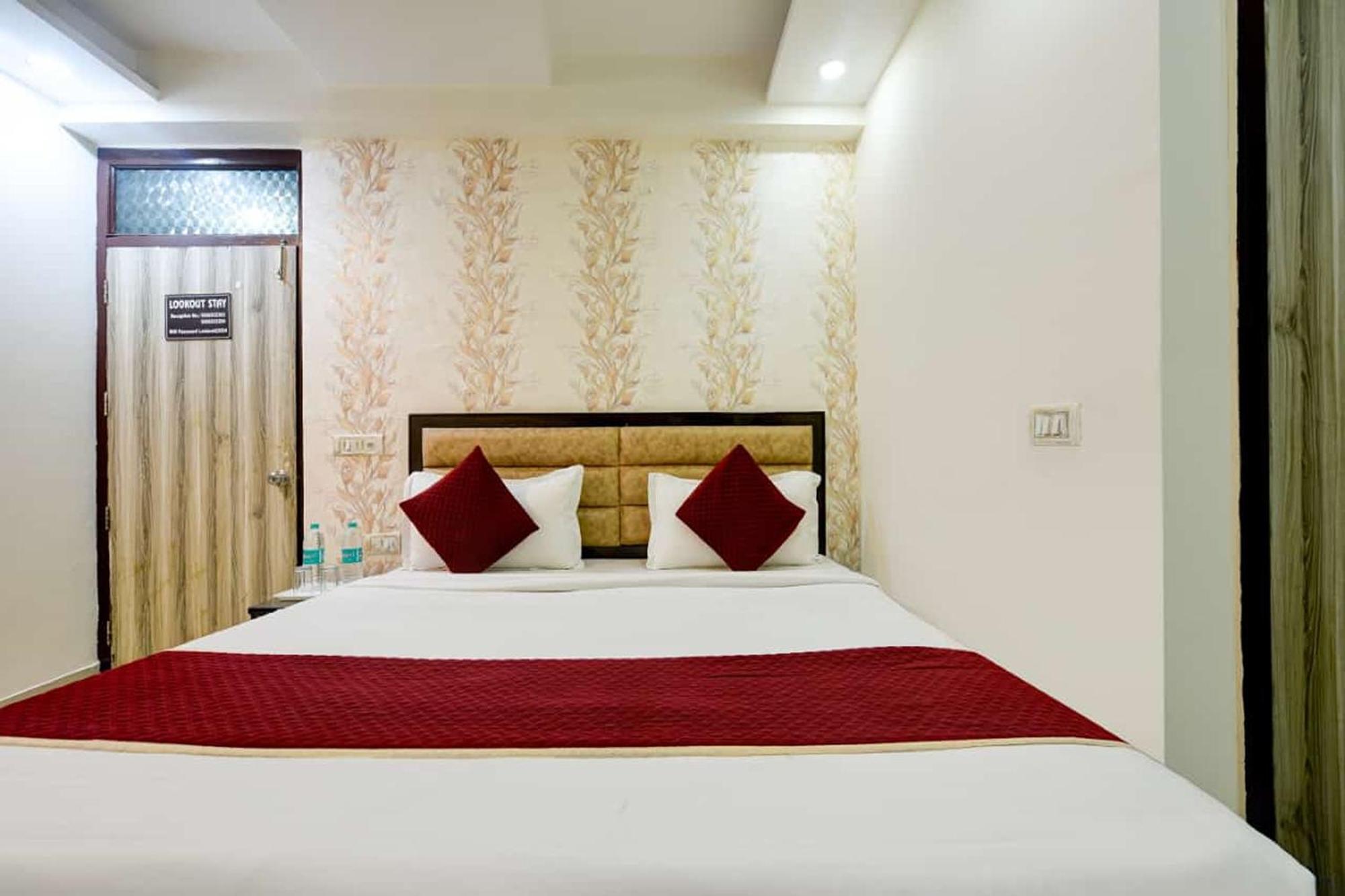Hotel Lookout Delhi Igi Airport 4*